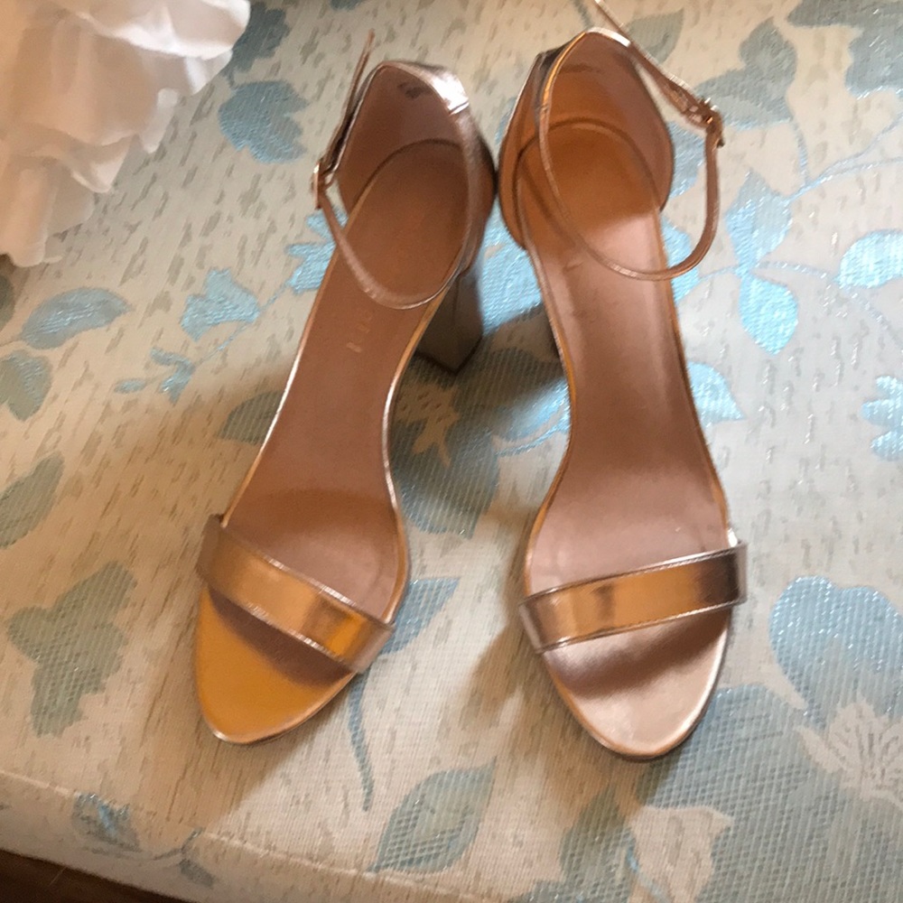 Gorgeous ankle strap Steve Madden heels